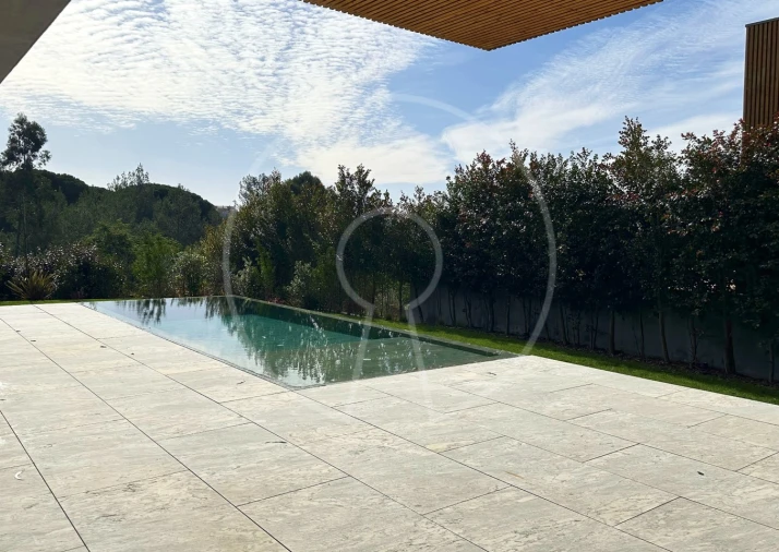 Moradia T4 para Venda em Alcabideche Foto 10