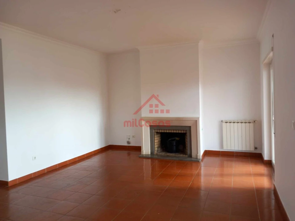 Apartamento T1 para Arrendamento em Turcifal Foto 3