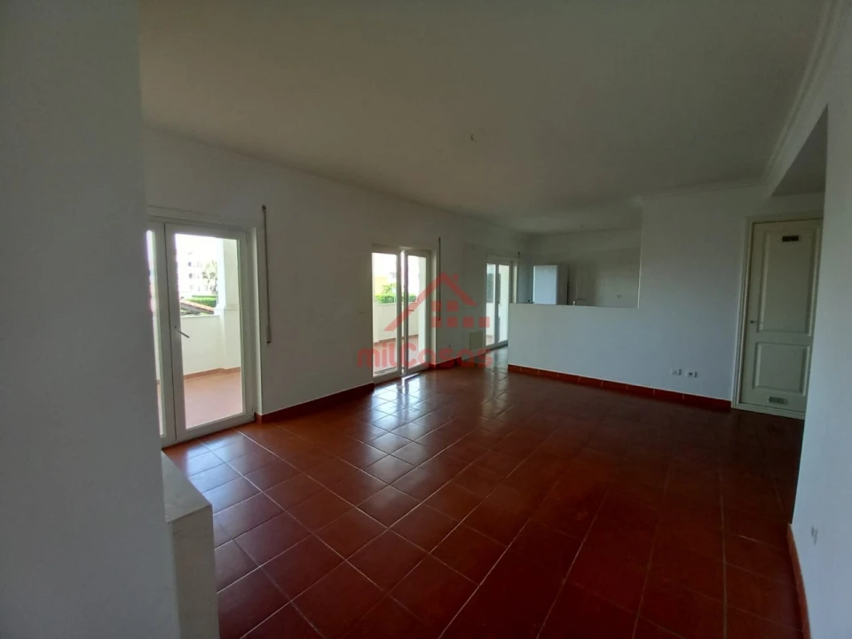 Apartamento T1 para Arrendamento em Turcifal Foto 7