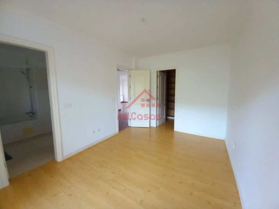 Apartamento T1 para Arrendamento em Turcifal Foto 13