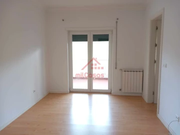 Apartamento T1 para Arrendamento em Turcifal