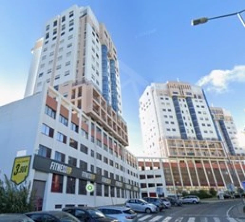 Loja para Venda em Santo António dos Cavaleiros e Frielas Foto 2