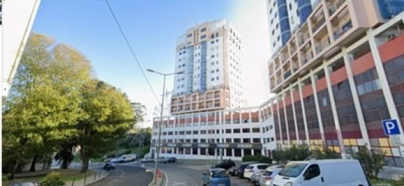 Loja para Venda em Santo António dos Cavaleiros e Frielas