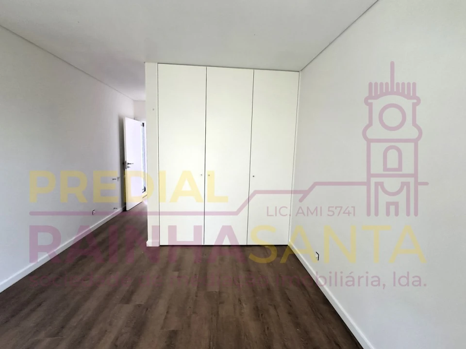 Moradia T4 para Venda em Tavarede Foto 11