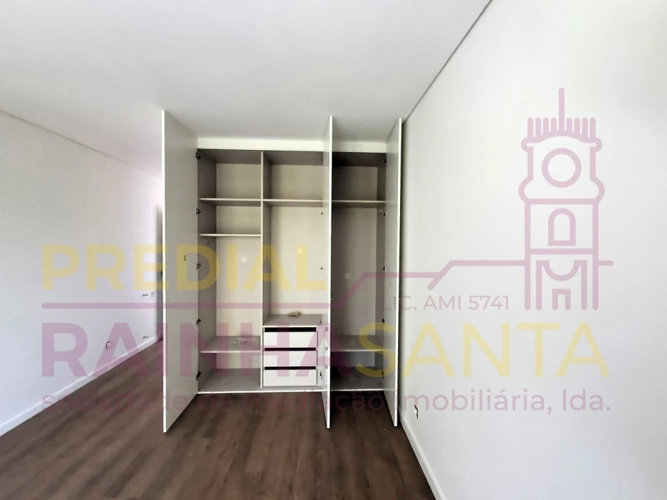 Moradia T4 para Venda em Tavarede Foto 9