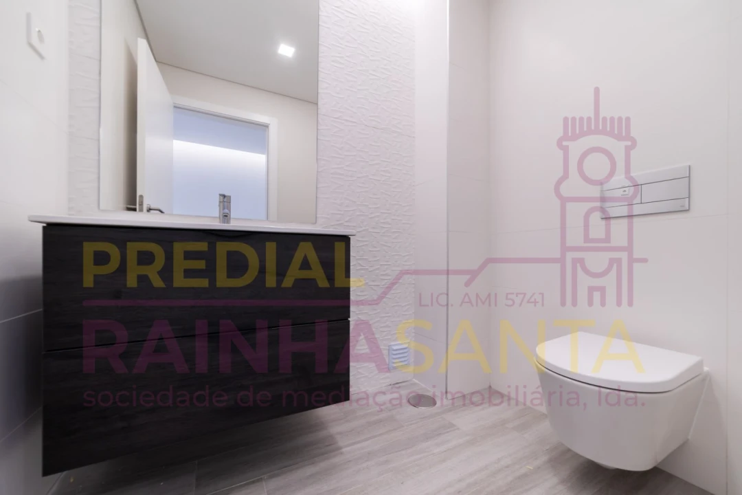 Moradia T4 para Venda em Tavarede Foto 36