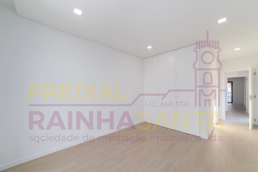 Moradia T4 para Venda em Tavarede Foto 37