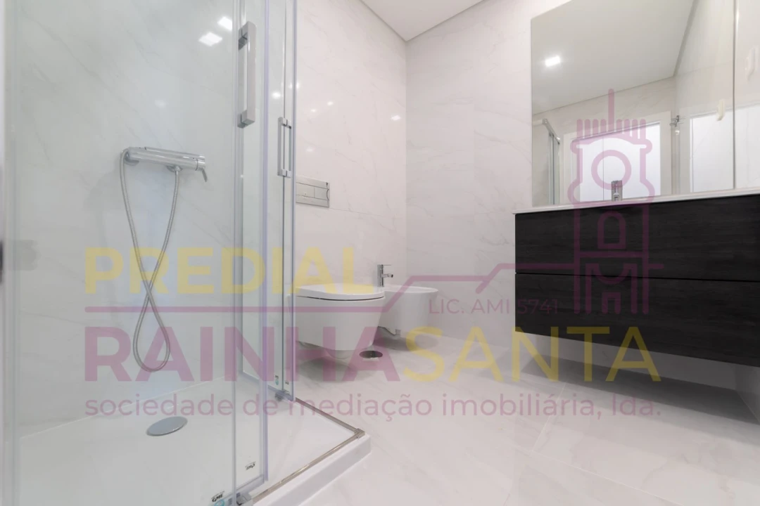 Moradia T4 para Venda em Tavarede Foto 41