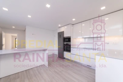 Moradia T4 para Venda em Tavarede