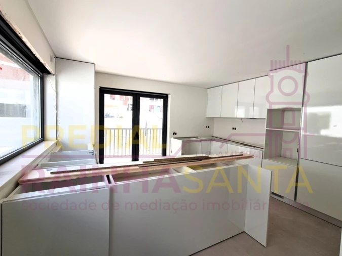 Moradia T4 para Venda em Tavarede Foto 6