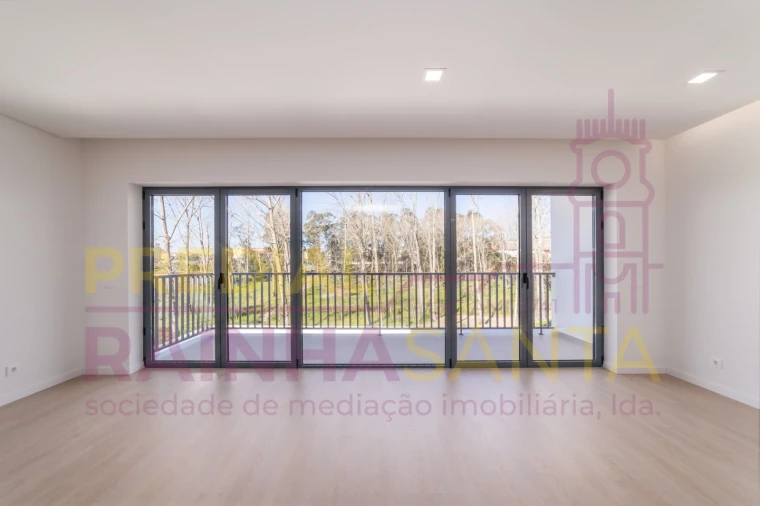 Moradia T4 para Venda em Tavarede Foto 3