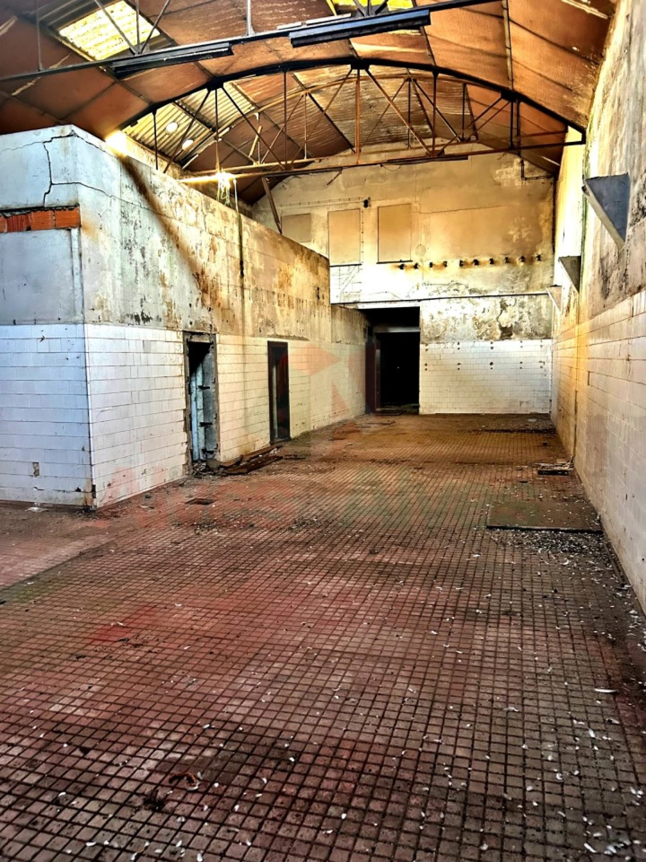 Armazém para Venda em Milheiros Foto 6