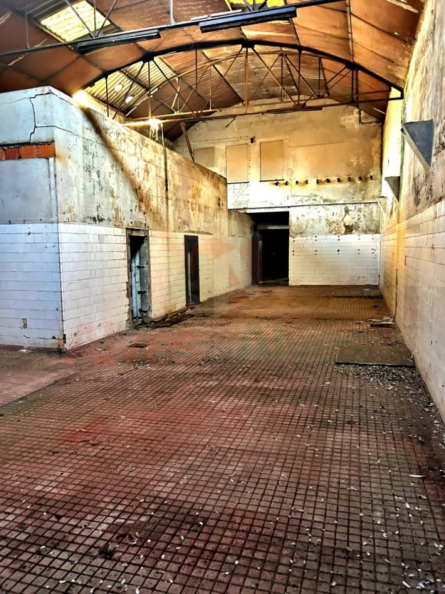 Armazém para Venda em Milheiros Foto 6