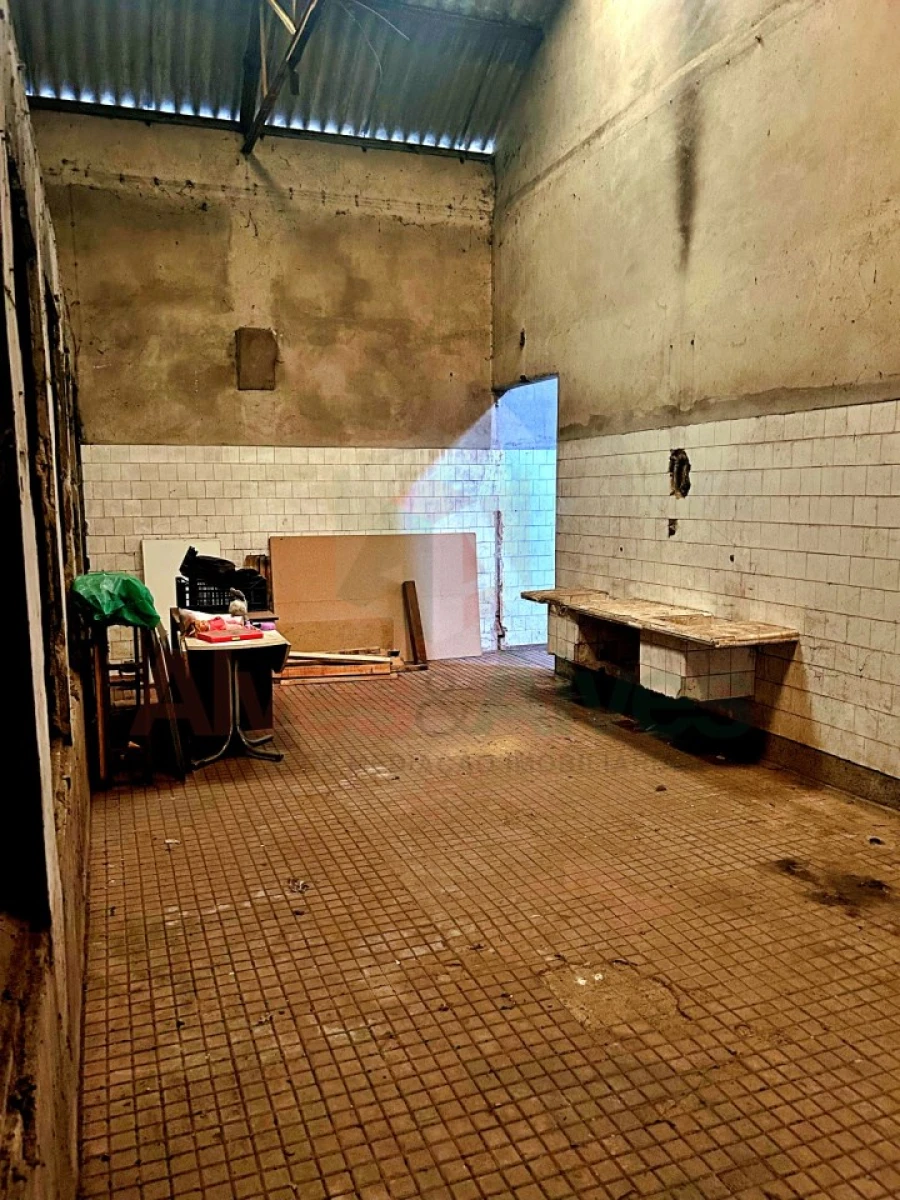 Armazém para Venda em Milheiros Foto 7