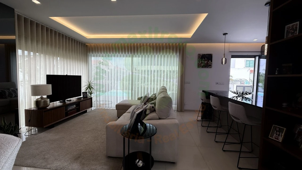 Moradia T4 para Venda em Charneca de Caparica e Sobreda Foto 4