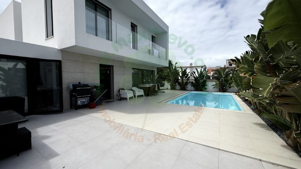 Moradia T4 para Venda em Charneca de Caparica e Sobreda Foto 1