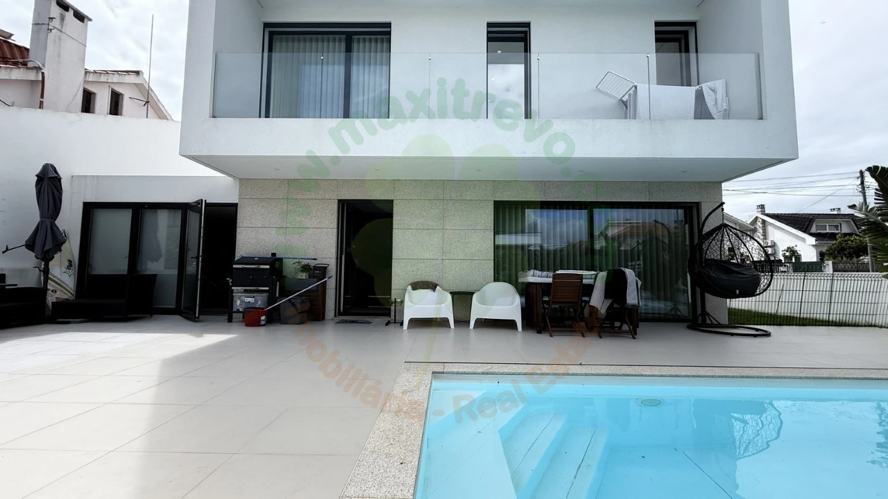 Moradia T4 para Venda em Charneca de Caparica e Sobreda Foto 45