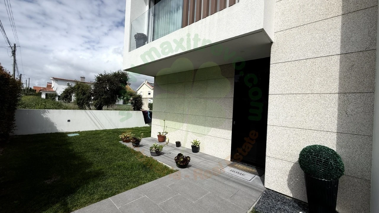 Moradia T4 para Venda em Charneca de Caparica e Sobreda Foto 48