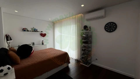 Moradia T4 para Venda em Charneca de Caparica e Sobreda