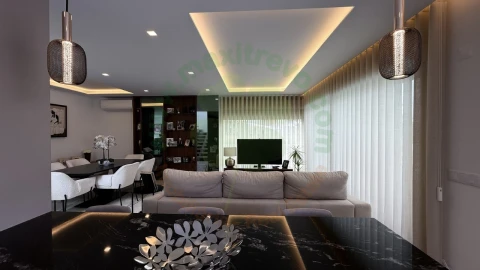 Moradia T4 para Venda em Charneca de Caparica e Sobreda