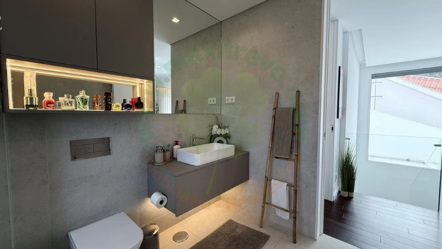 Moradia T4 para Venda em Charneca de Caparica e Sobreda Foto 40