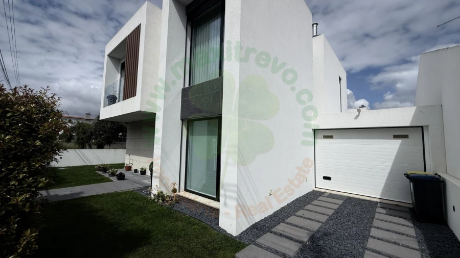 Moradia T4 para Venda em Charneca de Caparica e Sobreda Foto 46