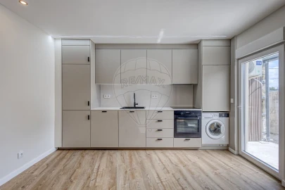 Moradia T1 para Venda em Canelas