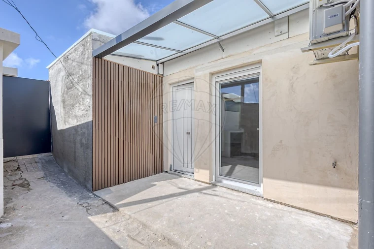 Moradia T1 para Venda em Canelas Foto 17