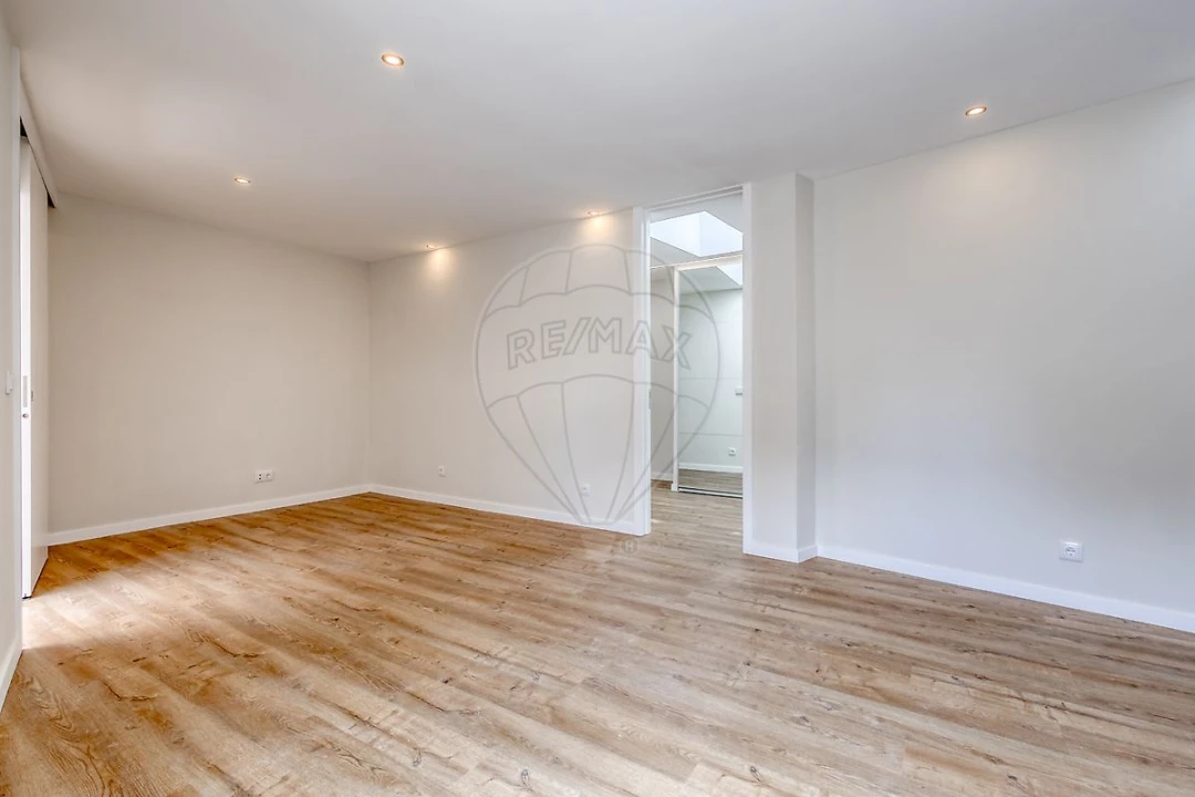 Moradia T1 para Venda em Canelas Foto 11