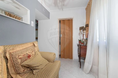 Prédio para Venda em Santa Iria de Azoia, São João da Talha e Bobadela