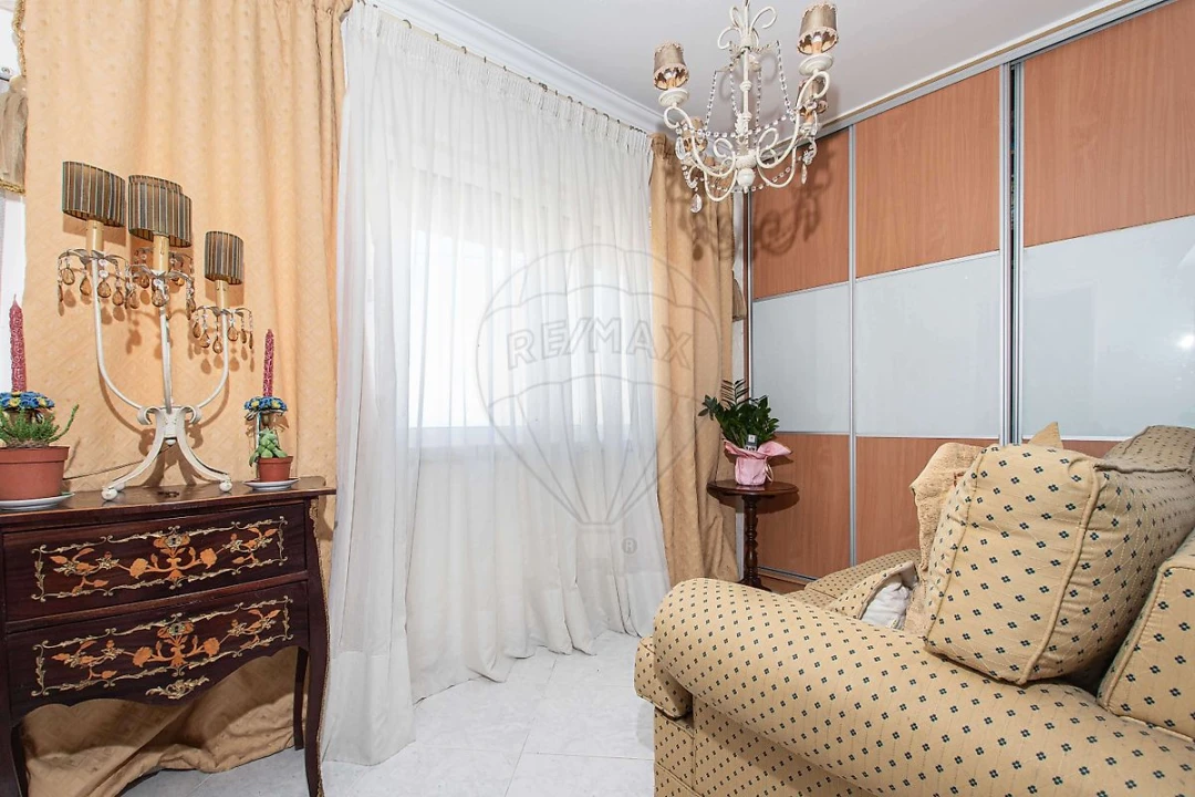 Prédio para Venda em Santa Iria de Azoia, São João da Talha e Bobadela Foto 13