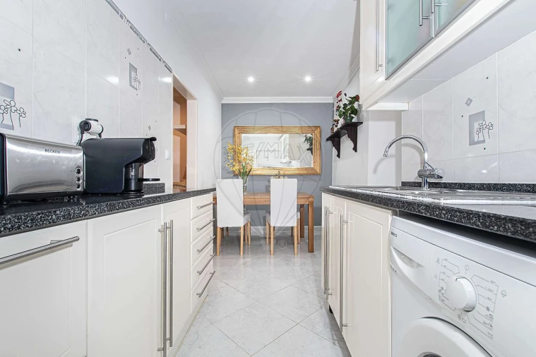 Prédio para Venda em Santa Iria de Azoia, São João da Talha e Bobadela Foto 12