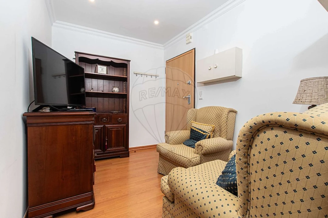 Prédio para Venda em Santa Iria de Azoia, São João da Talha e Bobadela Foto 3