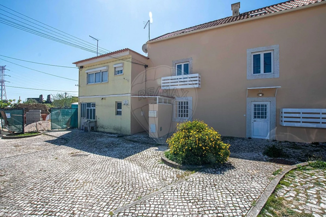 Prédio para Venda em Santa Iria de Azoia, São João da Talha e Bobadela Foto 5