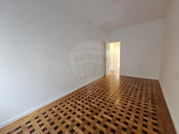 Apartamento T2 para Arrendamento em Queluz e Belas