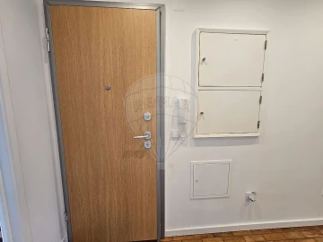 Apartamento T2 para Arrendamento em Queluz e Belas