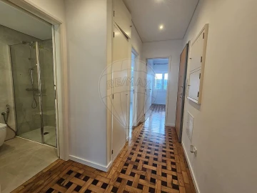 Apartamento T2 para Arrendamento em Queluz e Belas