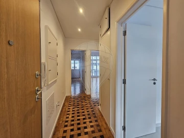 Apartamento T2 para Arrendamento em Queluz e Belas