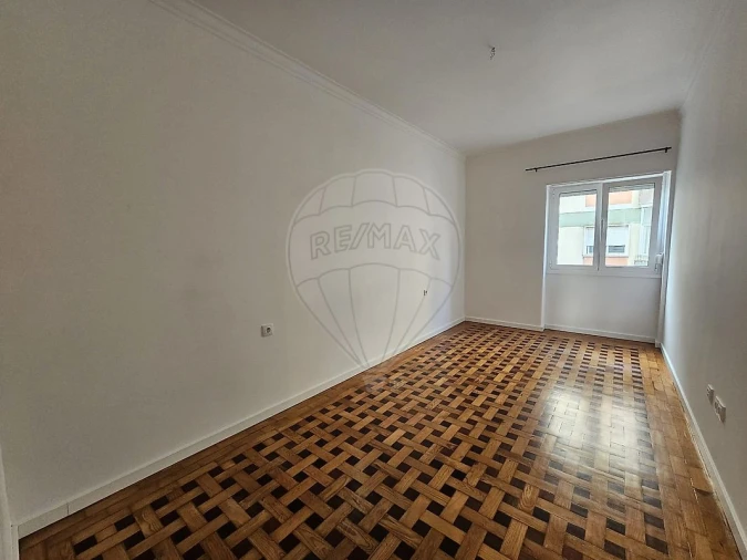 Apartamento T2 para Arrendamento em Queluz e Belas Foto 10
