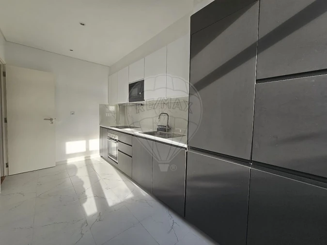 Apartamento T2 para Arrendamento em Queluz e Belas Foto 2