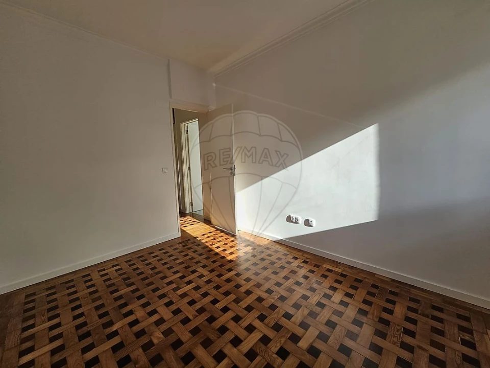 Apartamento T2 para Arrendamento em Queluz e Belas Foto 3