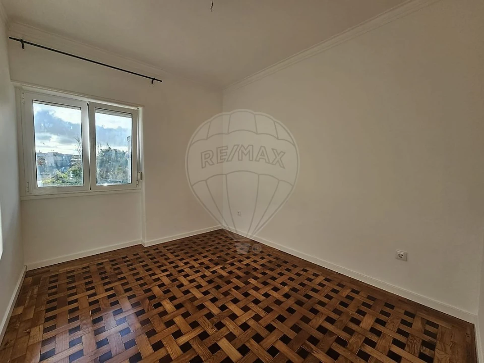 Apartamento T2 para Arrendamento em Queluz e Belas Foto 4