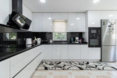 Moradia T4 para Venda em Anta e Guetim