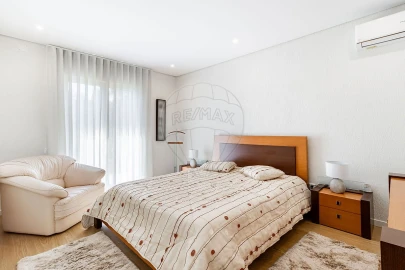 Moradia T4 para Venda em Anta e Guetim