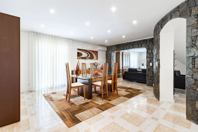 Moradia T4 para Venda em Anta e Guetim