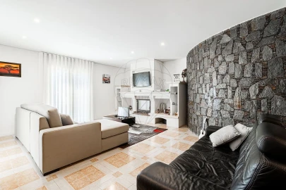 Moradia T4 para Venda em Anta e Guetim