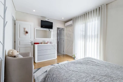 Moradia T4 para Venda em Anta e Guetim