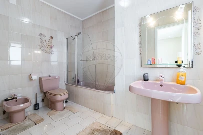 Moradia T4 para Venda em Anta e Guetim