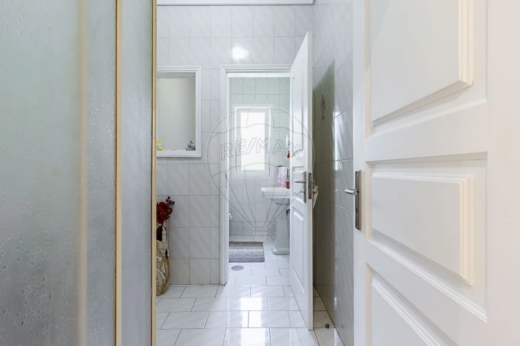 Moradia T4 para Venda em Anta e Guetim Foto 13