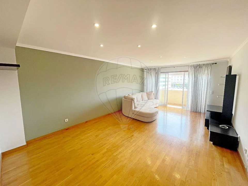 Apartamento T2 para Arrendamento em São Felix da Marinha Foto 5